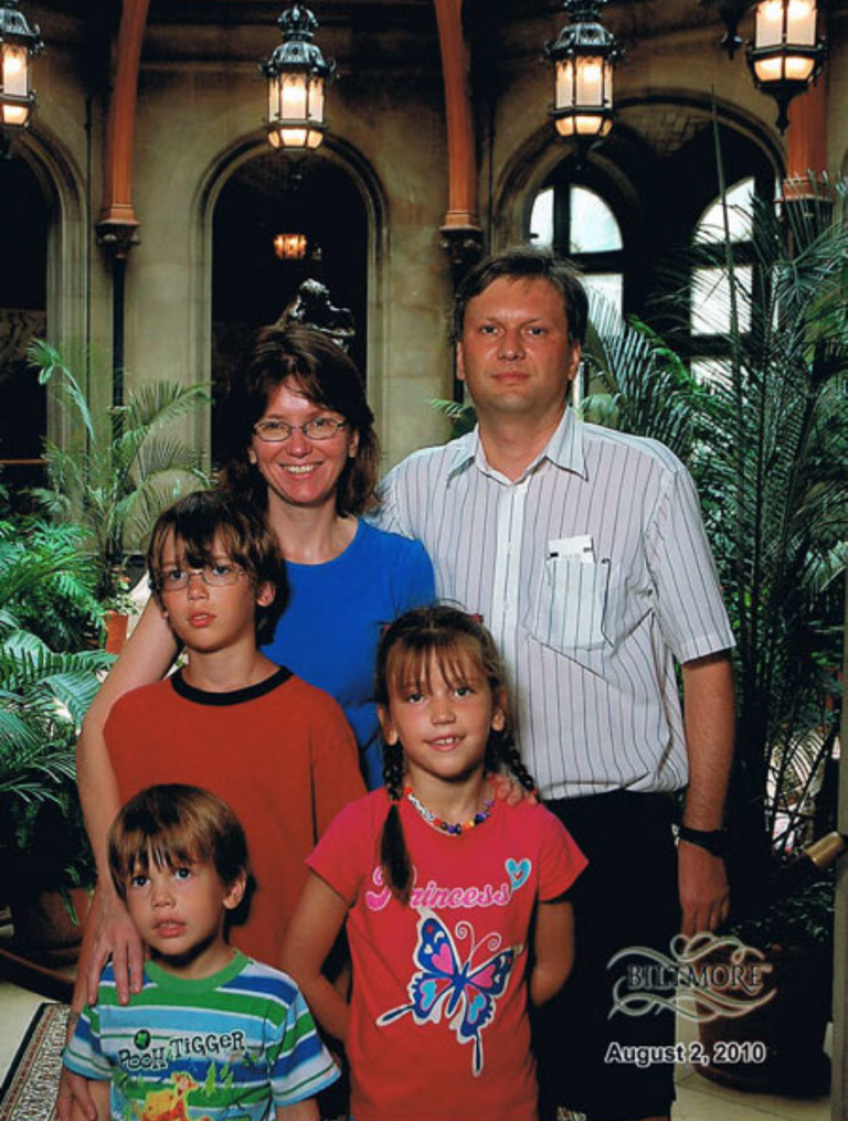 Robin Thomas with Family